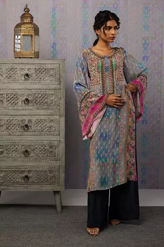 Ikaya Embroidered Kurta Set