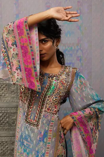 Ikaya Embroidered Kurta Set