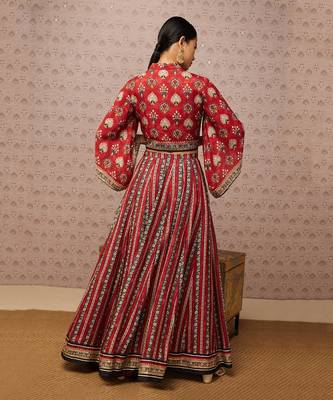 Sarouk Embroidered Lehenga Set With Jacket 4