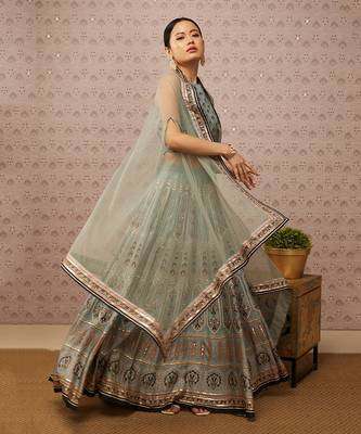 Sarouk Embroidered Lehenga Set With Dupatta 3