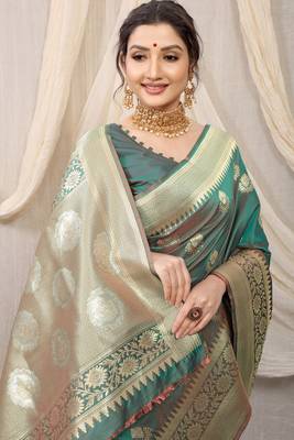 Green Woven silk blend Saree With Blouse 4