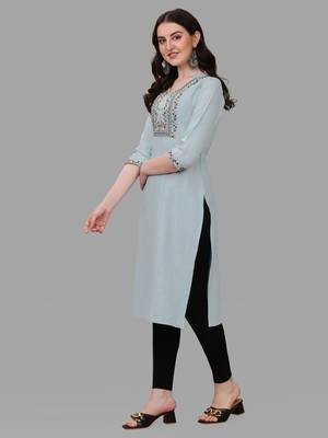 Gruhnaree Sky Floral Yoke Design A-Line Kurta 3