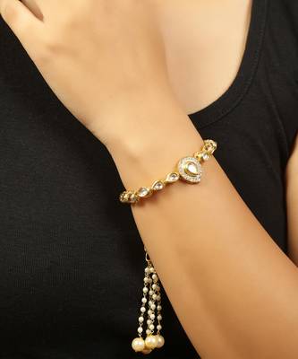 Handcrafted Gold Kundan bracelet with pearls 3