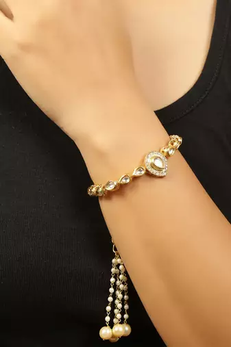 Handcrafted Gold Kundan bracelet with pearls