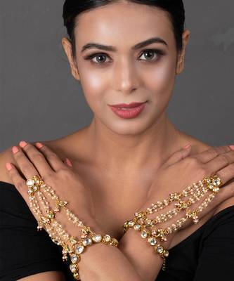 Gold Tone Kundan Haathphool with Pearls 1
