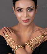 Gold Tone Kundan Haathphool with Pearls