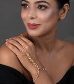 Gold toned kundan hathphool