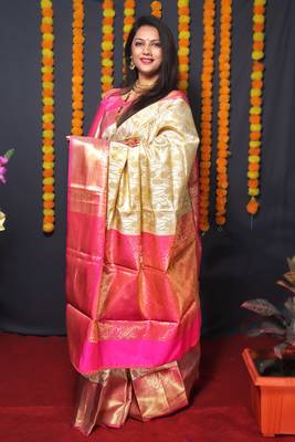 Cream woven kanchipuram silk blend saree with blouse 3