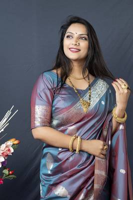 Blue Faux kanchipuram Blend Pure silk handloom saree 4