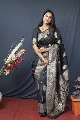Black Faux kanchipuram Blend Pure silk handloom saree 2