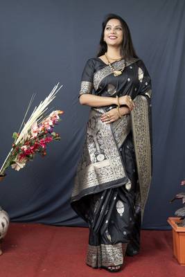 Black Faux kanchipuram Blend Pure silk handloom saree 4