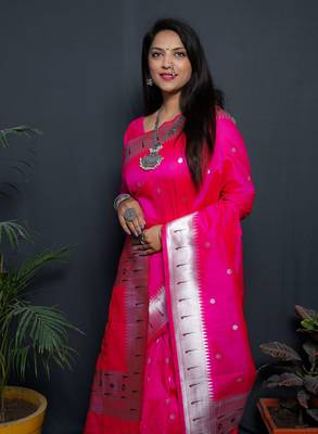 Pink Woven Pure Paithani Silk Blend Saree With Blouse 2