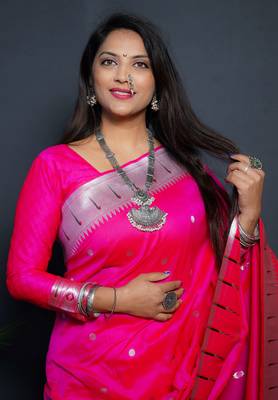 Pink Woven Pure Paithani Silk Blend Saree With Blouse 4