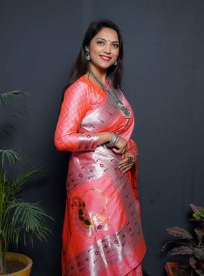 Peach Woven Pure Paithani Silk Blend Saree With Blouse 3