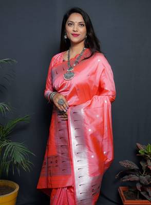 Peach Woven Pure Paithani Silk Blend Saree With Blouse 4