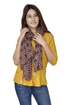 Printed scarves with fringes