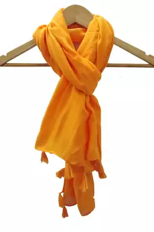 Plain dobby scarves with fringes