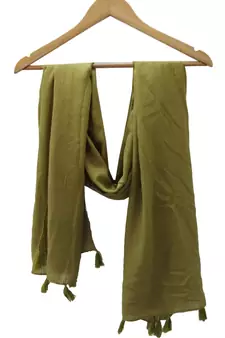 Plain dobby scarves with fringes