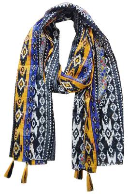 Printed scarves with fringes 1
