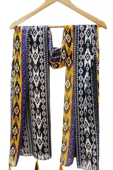 Printed scarves with fringes