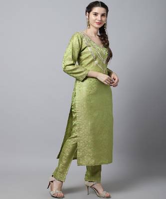 Maharani Green Embroidered Kurti With Straight Pants 3