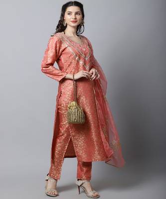 Maharani Pink Embroidered Kurti With Straight Pants And Organza Dupatta 4