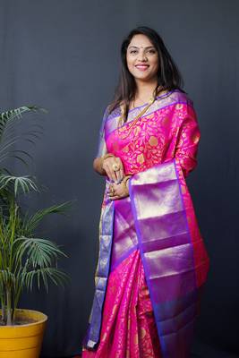 Pink woven kanchipuram silk blend saree with blouse 3