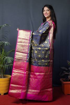 Navy blue woven kanchipuram silk blend saree with blouse 2