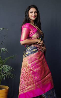 Navy blue woven kanchipuram silk blend saree with blouse 3
