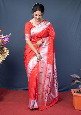 Red Woven silk blend Saree With Blouse 2