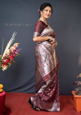 Maroon Woven Paithani silk blend Saree With Blouse 3