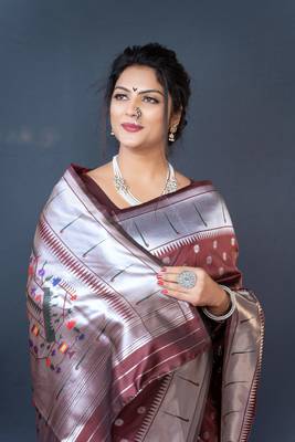 Maroon Woven Paithani silk blend Saree With Blouse 4