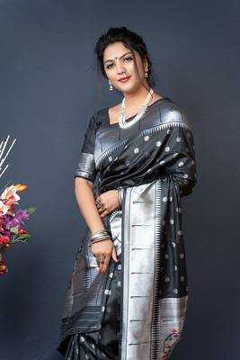 Black Woven Paithani silk blend Saree With Blouse 2