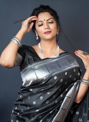 Black Woven Paithani silk blend Saree With Blouse 3