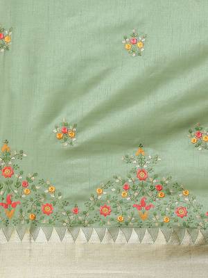 Green Embroidered Silk Blend Saree With Blouse 3