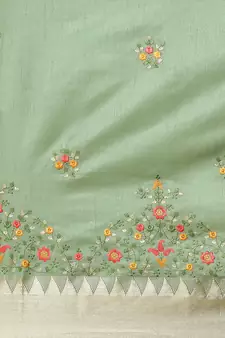 Green Embroidered Silk Blend Saree With Blouse