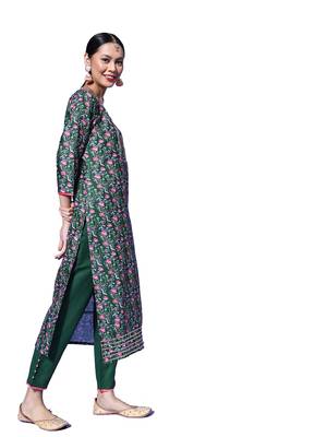 Green floral print blended cotton kurta set 2