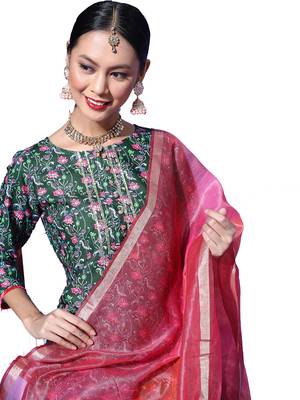 Green floral print blended cotton kurta set 4