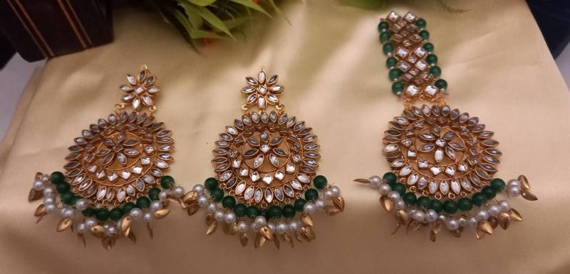 Green Copper Base Gold Plated Kundan Light Weight Earrings Maangtika Set Combo