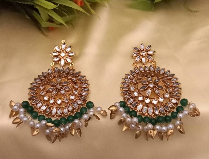 Green Copper Base Gold Plated Kundan Light Weight Earrings Maangtika Set Combo