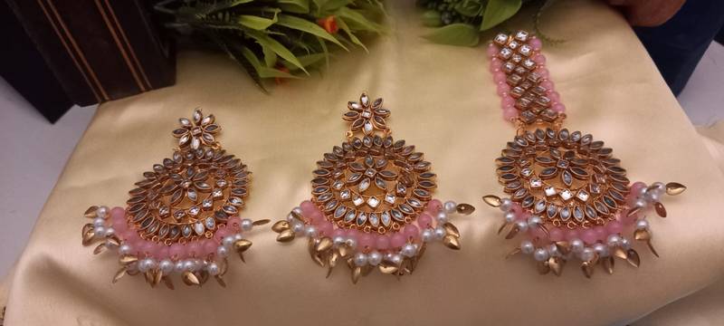 Pink Copper Base Gold Plated Kundan Light Weight Earrings Maangtika Set Combo