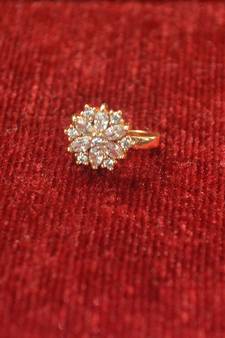 Gold diamond nose-ring