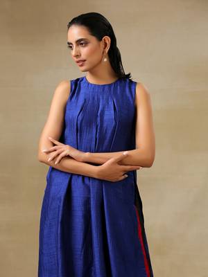 Blue Textured Silk Sleeveless Kurta Pant Set 5