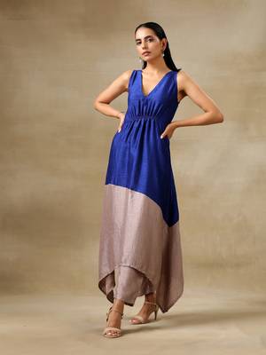 Blue and Grey Textured Silk Sleeveless Round Hemline Kurta Pant Set 1