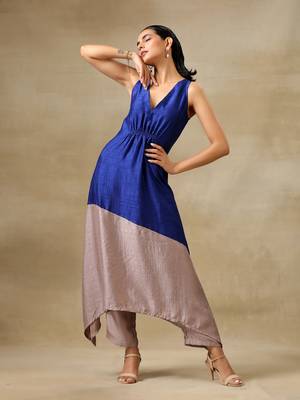 Blue and Grey Textured Silk Sleeveless Round Hemline Kurta Pant Set 2
