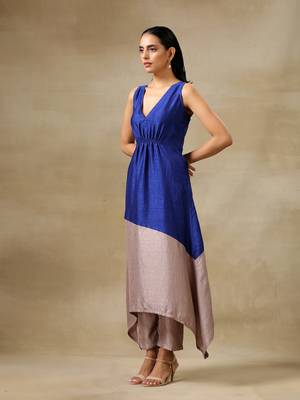 Blue and Grey Textured Silk Sleeveless Round Hemline Kurta Pant Set 4