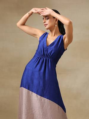 Blue and Grey Textured Silk Sleeveless Round Hemline Kurta Pant Set 5