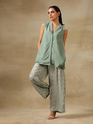 Light Green Bandhani Printed Silk Sleevesless Jacket Pant Set 1