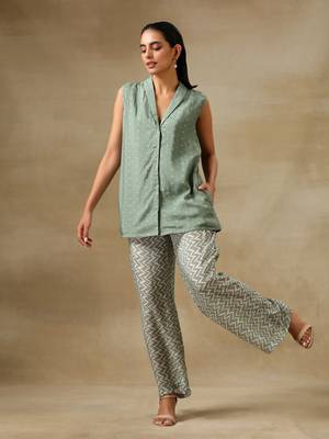 Light Green Bandhani Printed Silk Sleevesless Jacket Pant Set 2