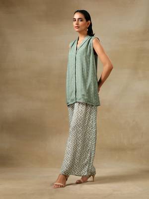 Light Green Bandhani Printed Silk Sleevesless Jacket Pant Set 3